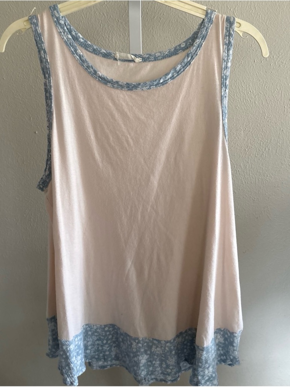 Women’s Light Pink Sleeveless Swing Tank with Blue Trim Size Small